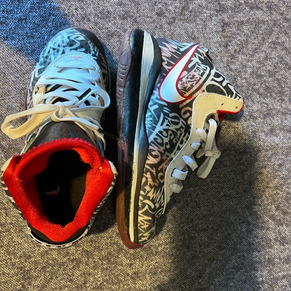 Nike LeBron 8 Mid Graffiti Size 5Y (Youth) - Picture 2 of 6